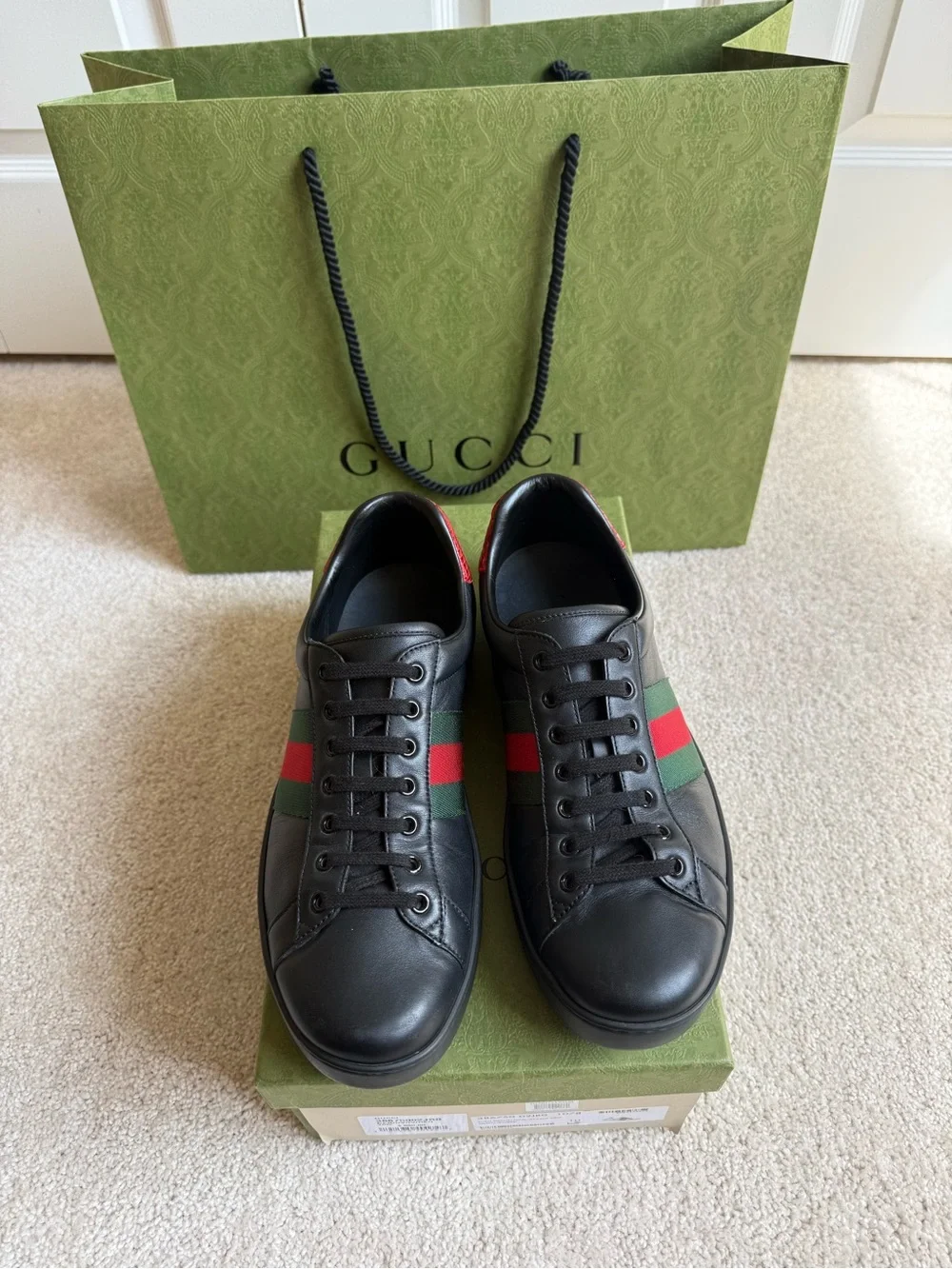 Gucci Black Leather Low-Top Sneakers with Red & Green Web
